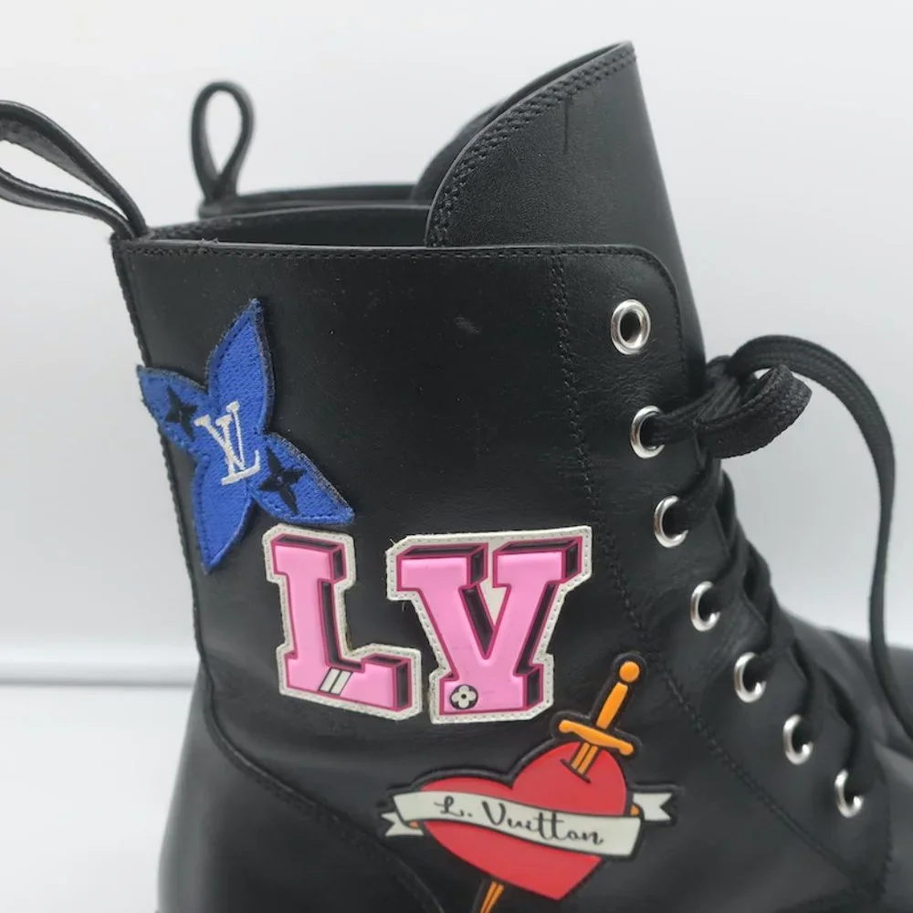 LOUIS VUITTON RANGER BOOTS WITH PATCHES BLACK LEATHER SIZE 40 FLAT COMBAT BOOTS - Picture 2 of 12